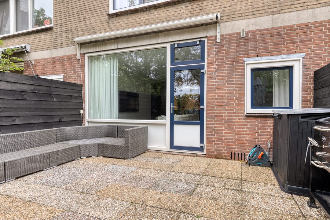 Move-in Ready Family Home with Modern Renovations in Zaandam — 36