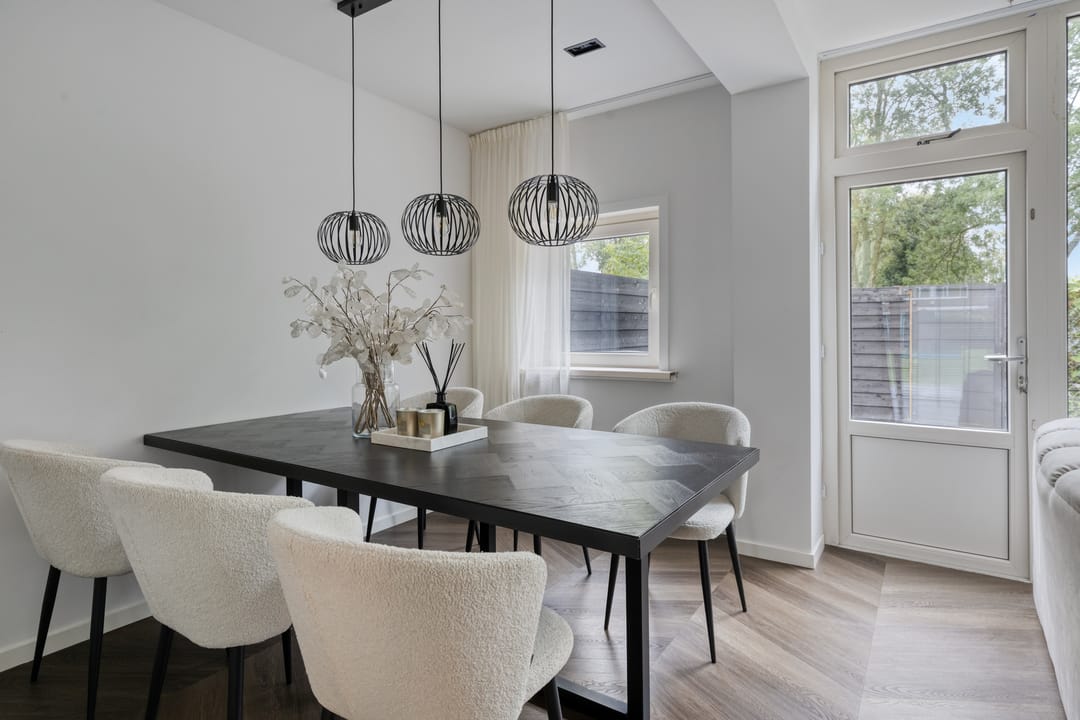 Move-in Ready Family Home with Modern Renovations in Zaandam — 12