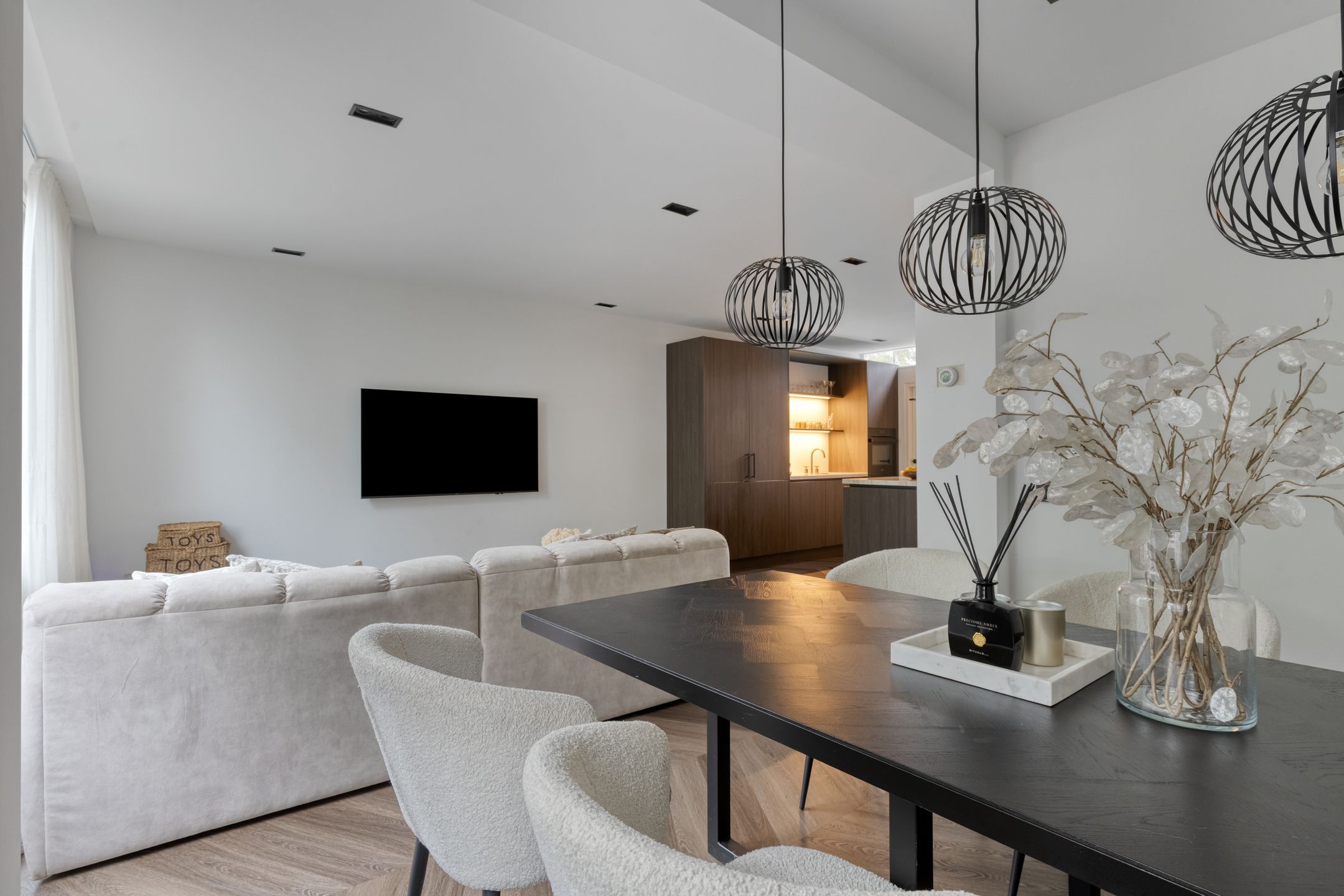 Move-in Ready Family Home with Modern Renovations in Zaandam — 14