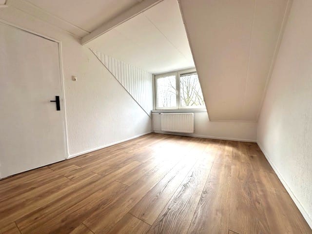 Move-in Ready Family Home with Modern Renovations in Zaandam — 30