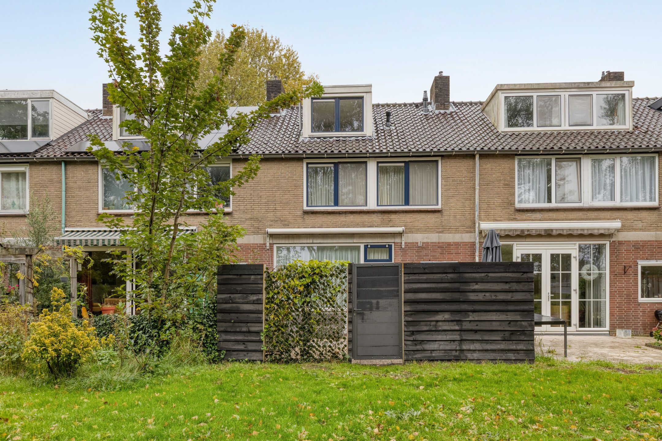 Move-in Ready Family Home with Modern Renovations in Zaandam — 37