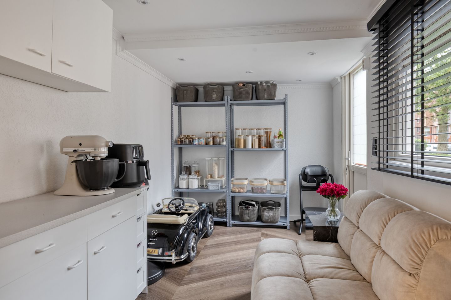 Move-in Ready Family Home with Modern Renovations in Zaandam — 19