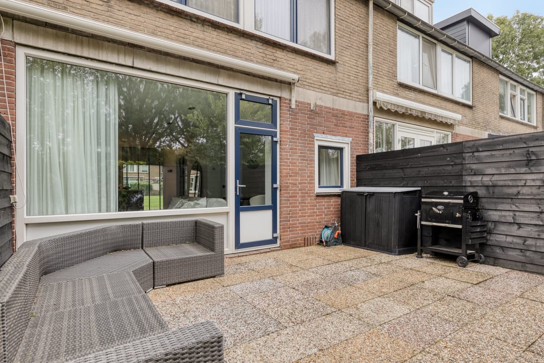 Move-in Ready Family Home with Modern Renovations in Zaandam — 35