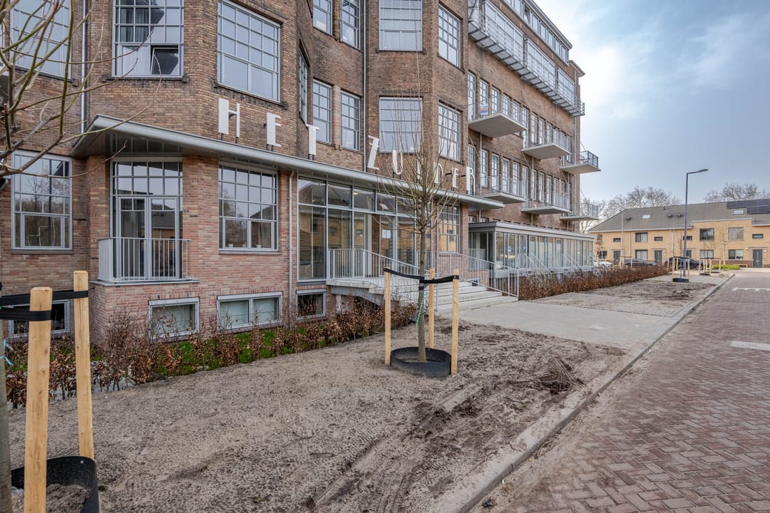 Luxurious Monumental Apartment in Transformed Hospital Complex — 45