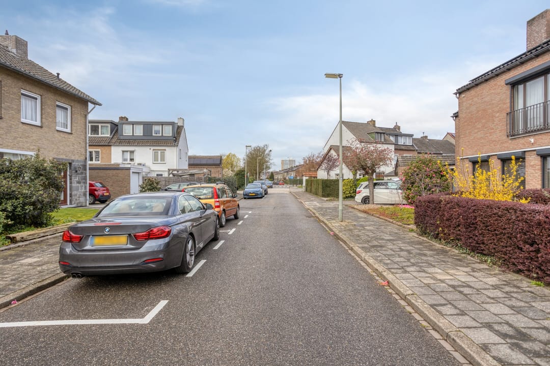 Charming Semi-Detached Home with Spacious Garden and Garage in Maastricht Scharn — 38