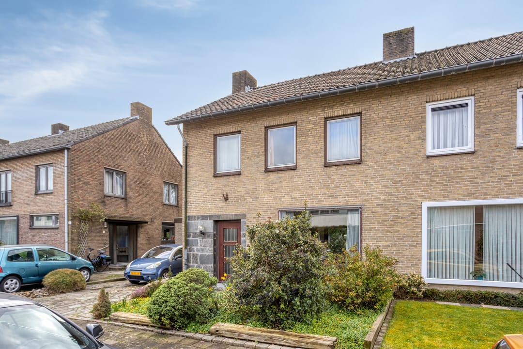 Charming Semi-Detached Home with Spacious Garden and Garage in Maastricht Scharn — 37
