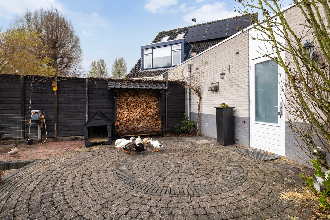 Spacious Semi-Detached Home with Water-Facing Garden in Dordrecht Stadspolders — 25