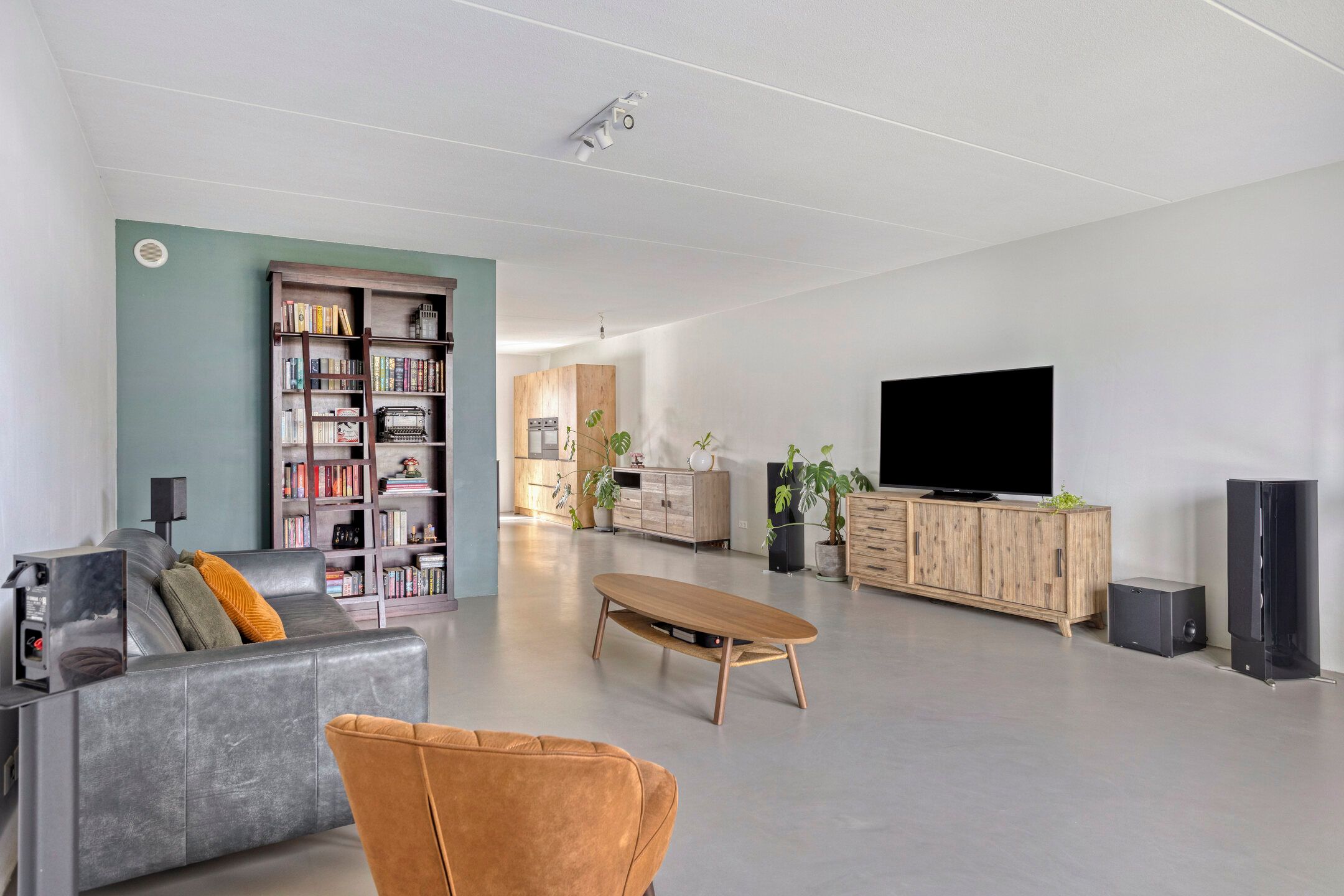 Foto 18 van Oregano 9