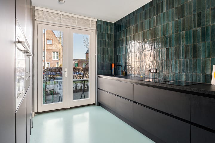 Photo 3 of Van der Waalslaan 29