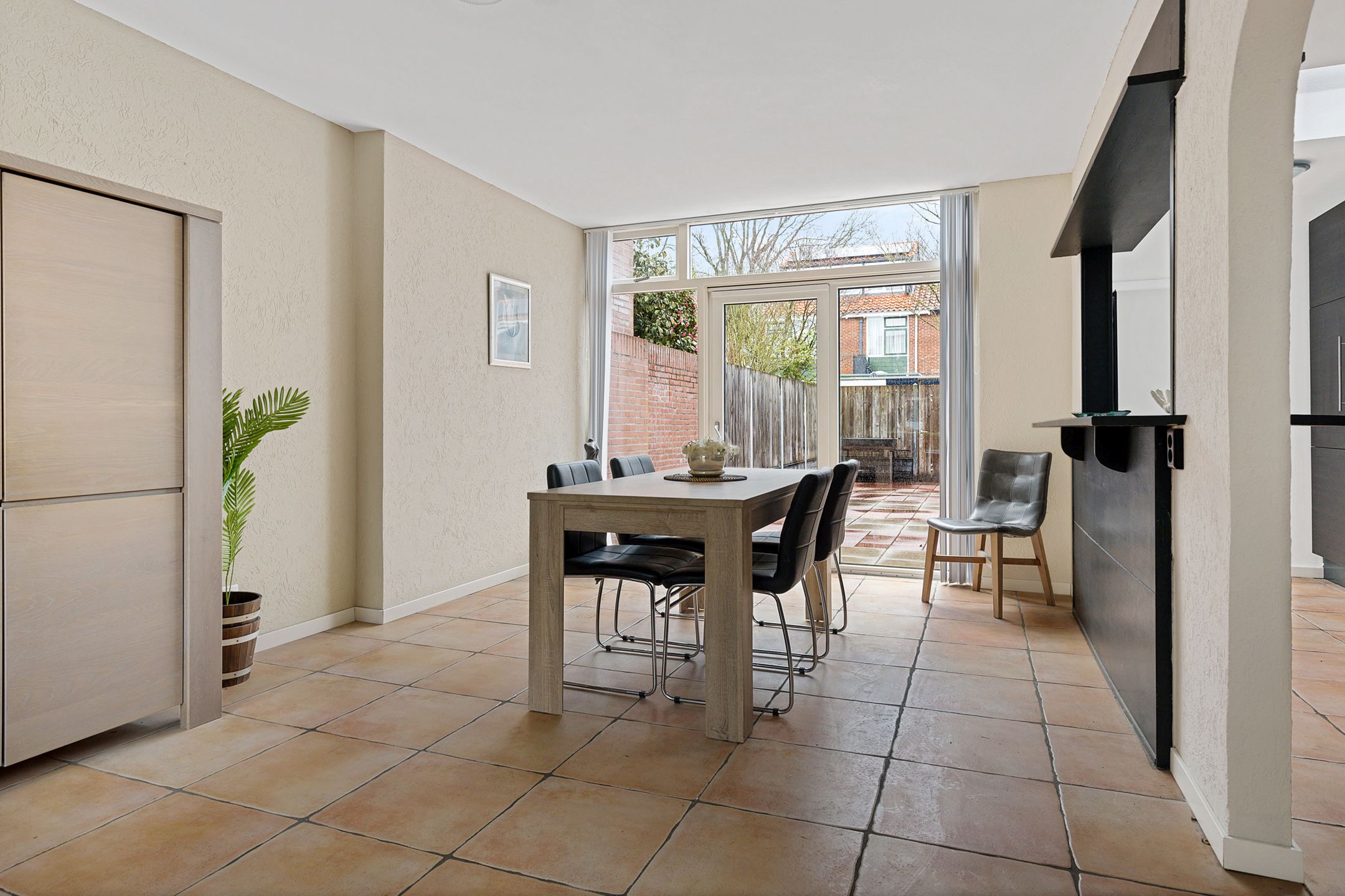 Spacious Extended Family Home with Garden in Desirable Haren Location — 14