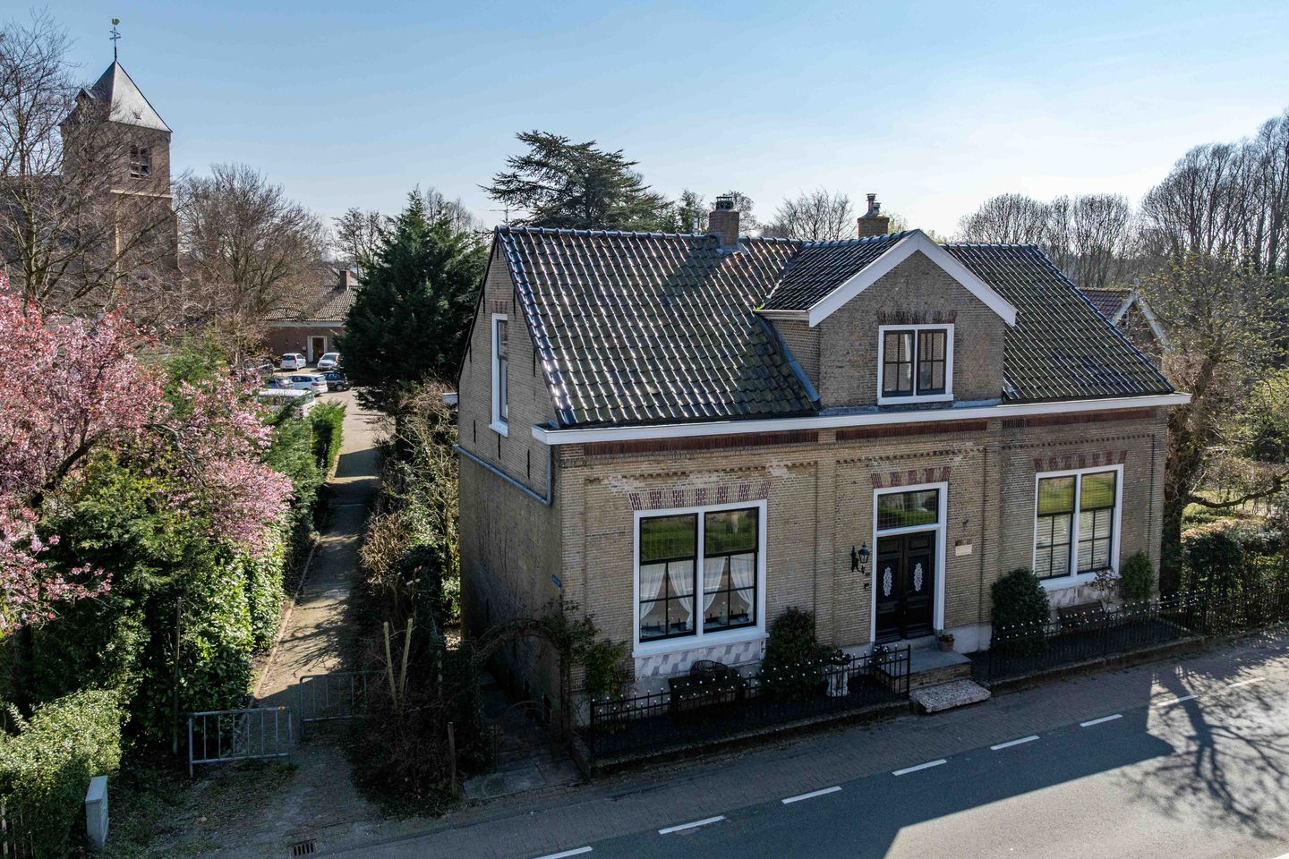 Monumental Dike House with B&B Potential in Nieuwenhoorn — 35