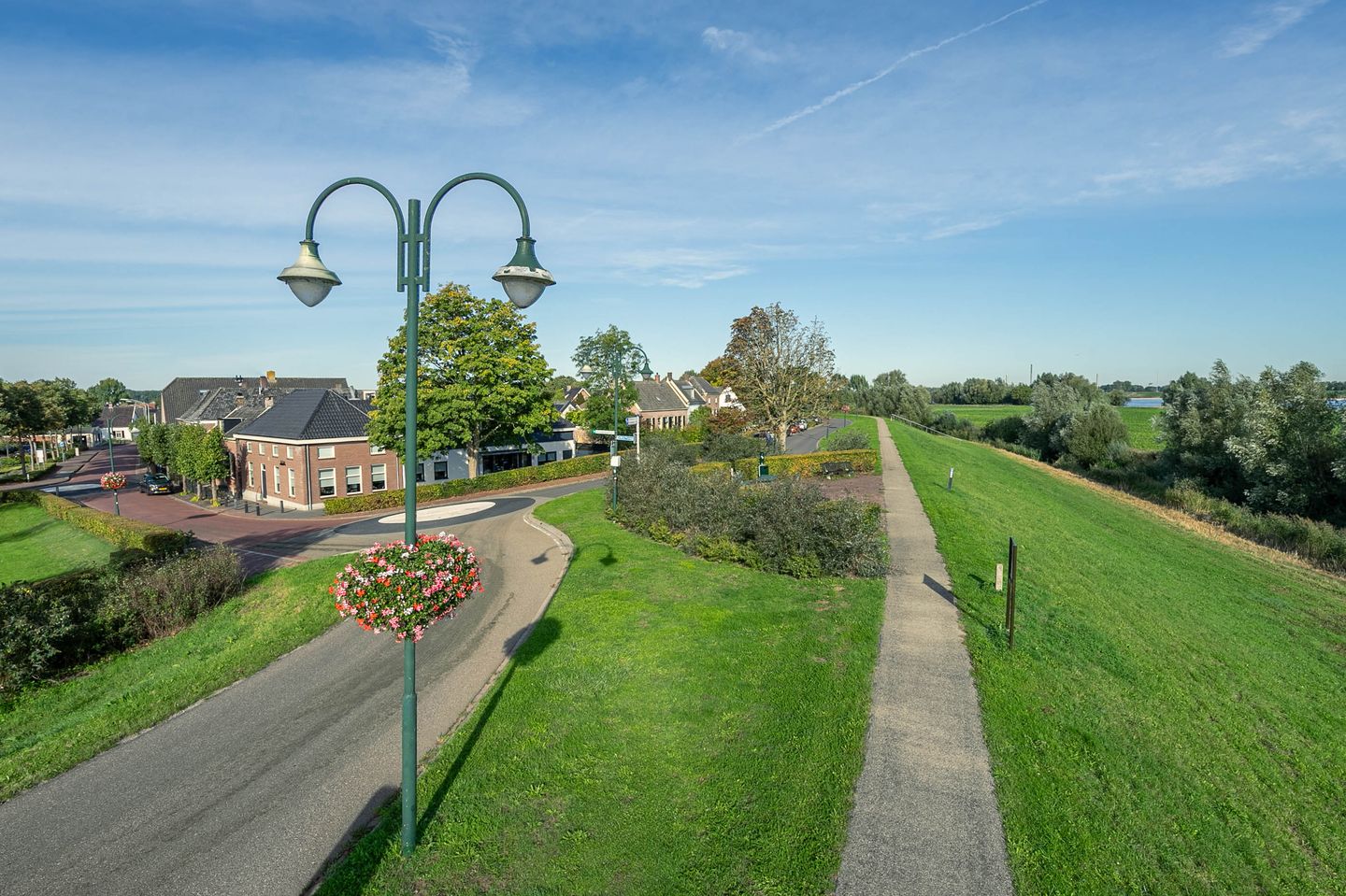 Characteristic Apartment in Converted Farmhouse with Church View — 14