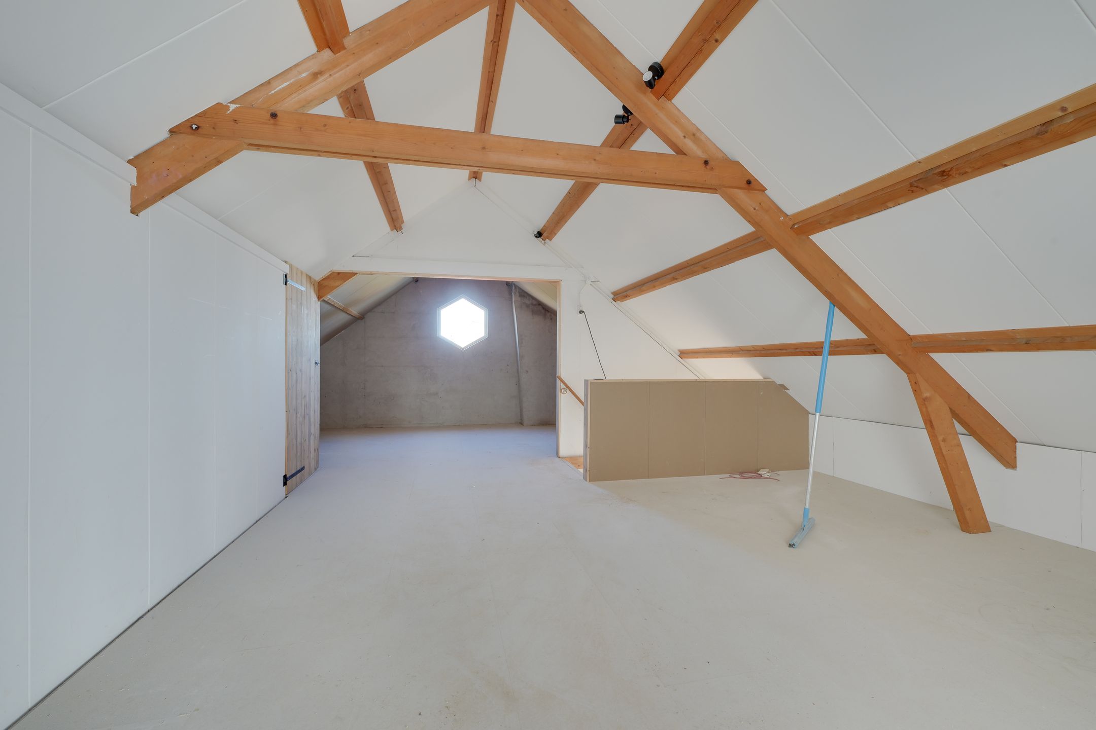 Unique Combined Living and Working Property with Large Garage in Oudkarspel — 16