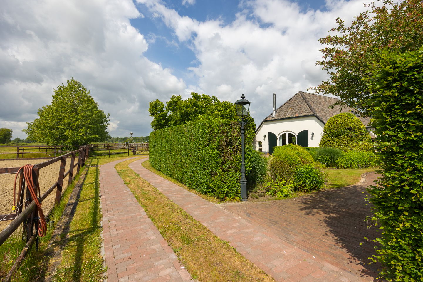 Charmante woonboerderij met gastenverblijf en paardenfaciliteiten op ruim 3 hectare — 60