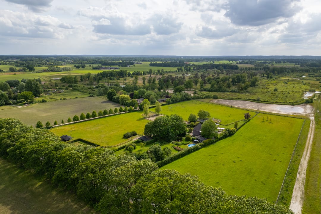 Charmante woonboerderij met gastenverblijf en paardenfaciliteiten op ruim 3 hectare — 63