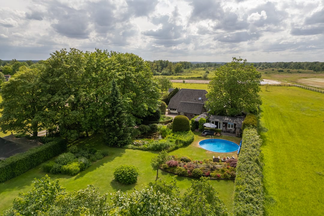Charmante woonboerderij met gastenverblijf en paardenfaciliteiten op ruim 3 hectare — 70