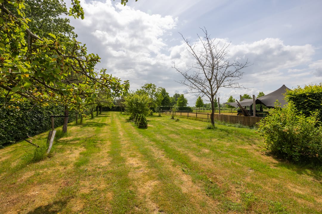 Charmante woonboerderij met gastenverblijf en paardenfaciliteiten op ruim 3 hectare — 88