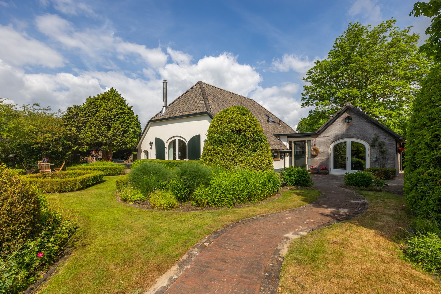 Charmante woonboerderij met gastenverblijf en paardenfaciliteiten op ruim 3 hectare — 76