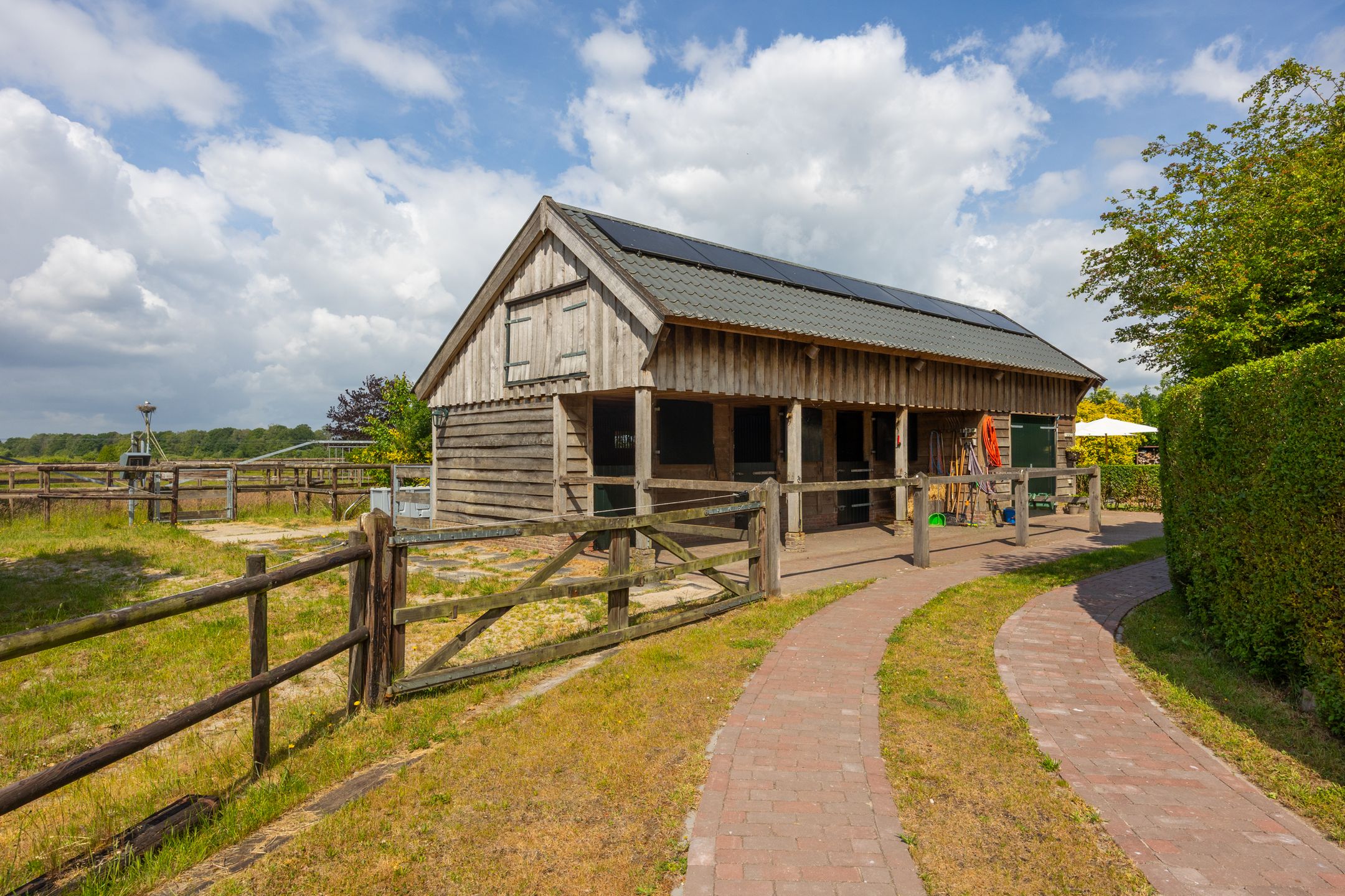 Charmante woonboerderij met gastenverblijf en paardenfaciliteiten op ruim 3 hectare — 82