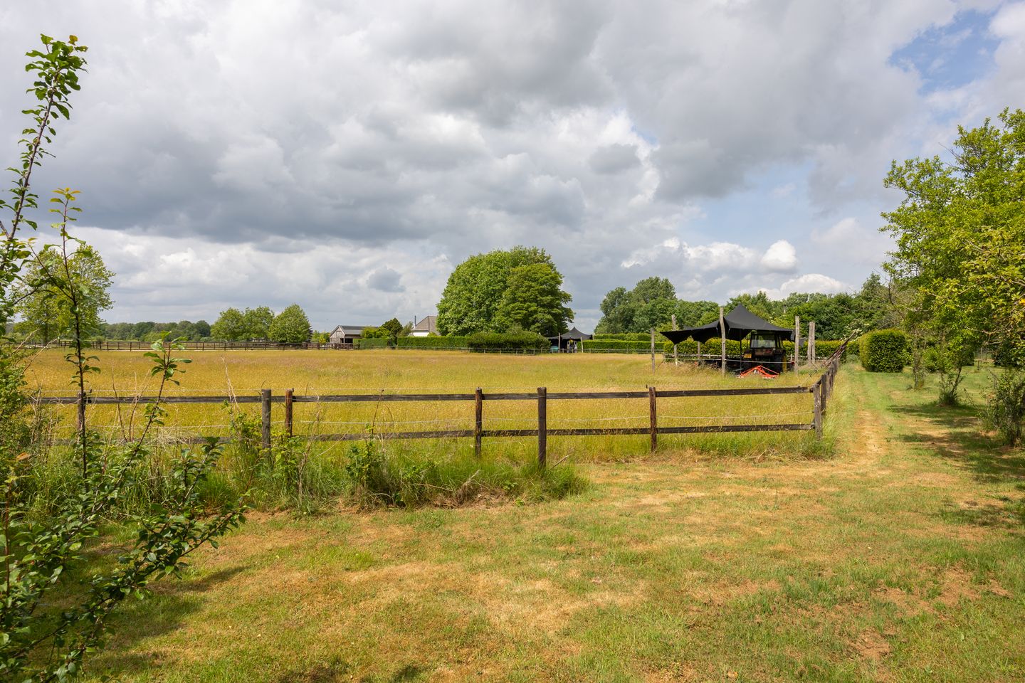 Charmante woonboerderij met gastenverblijf en paardenfaciliteiten op ruim 3 hectare — 89