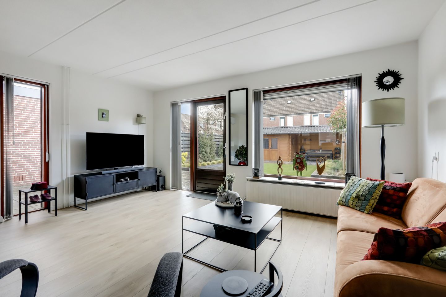 Well-maintained semi-detached home with garden and courtyard location — 12