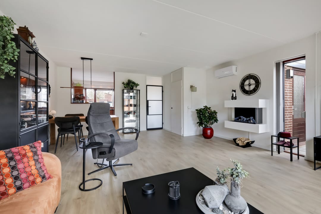 Well-maintained semi-detached home with garden and courtyard location — 15