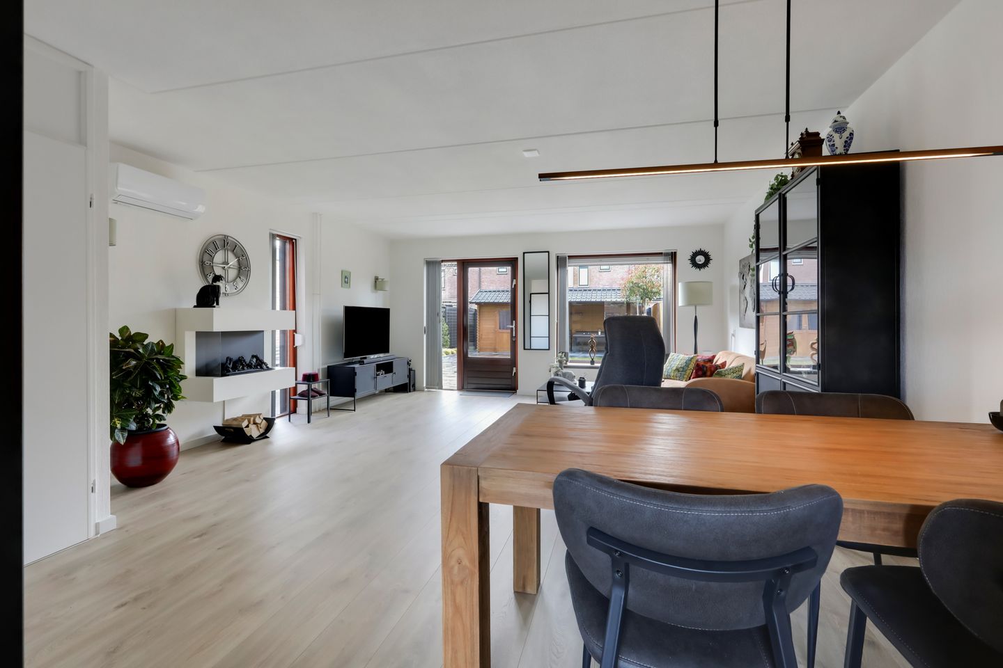 Well-maintained semi-detached home with garden and courtyard location — 18