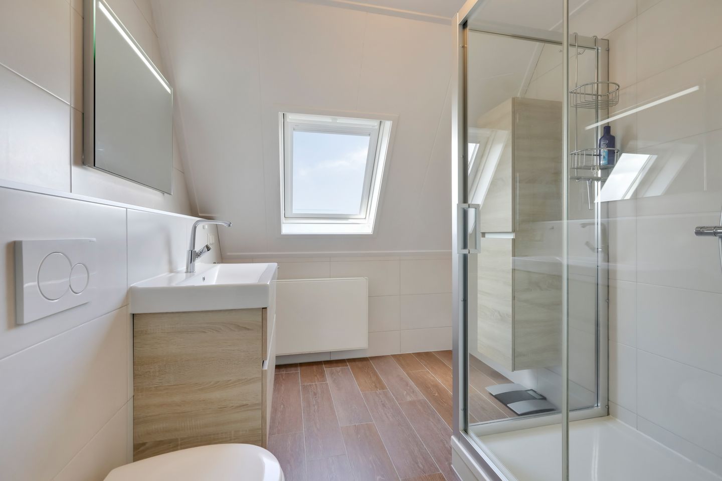 Well-maintained semi-detached home with garden and courtyard location — 25