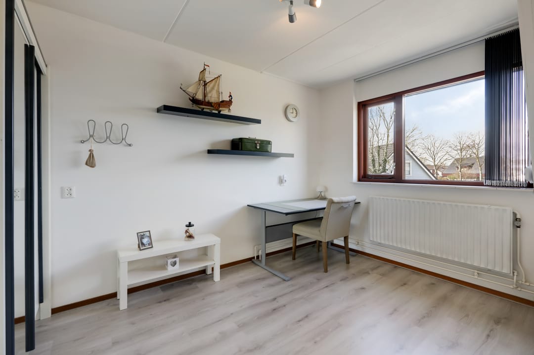 Well-maintained semi-detached home with garden and courtyard location — 28