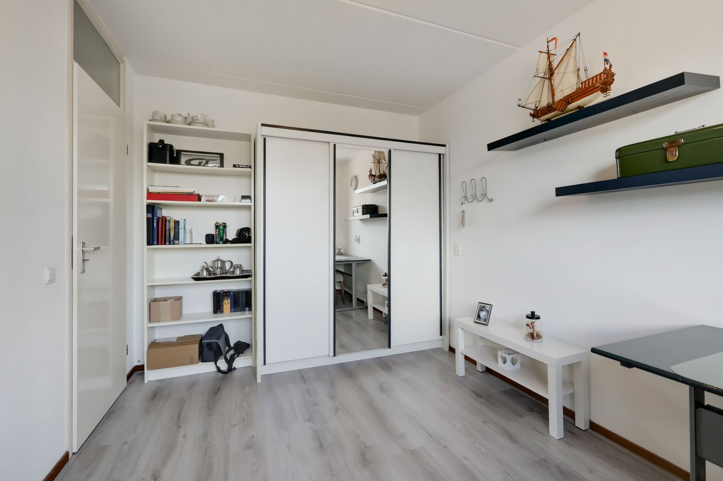Well-maintained semi-detached home with garden and courtyard location — 30