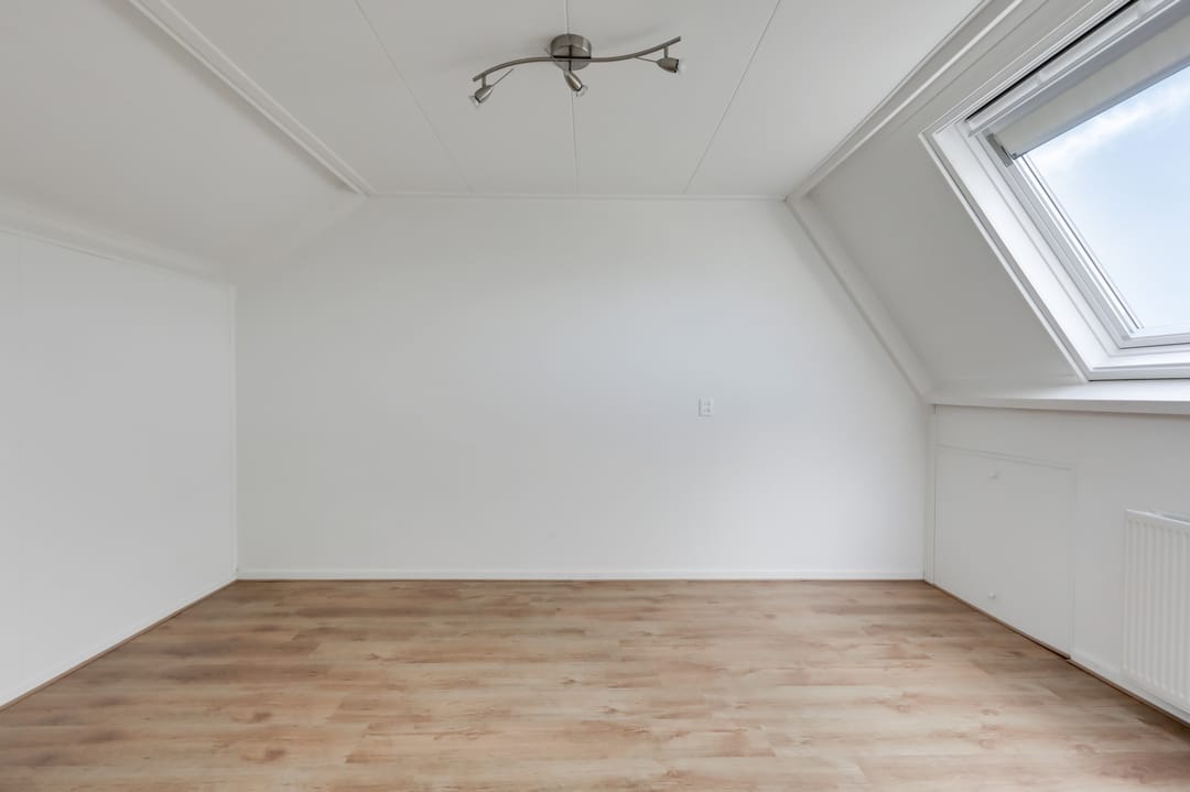 Well-maintained semi-detached home with garden and courtyard location — 34
