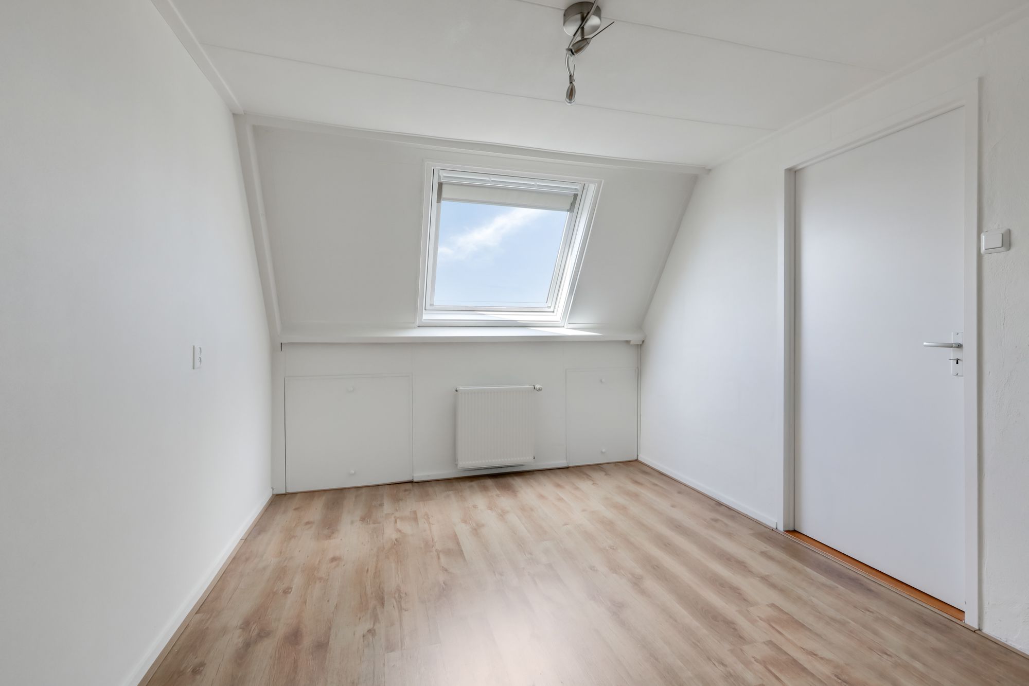 Well-maintained semi-detached home with garden and courtyard location — 35