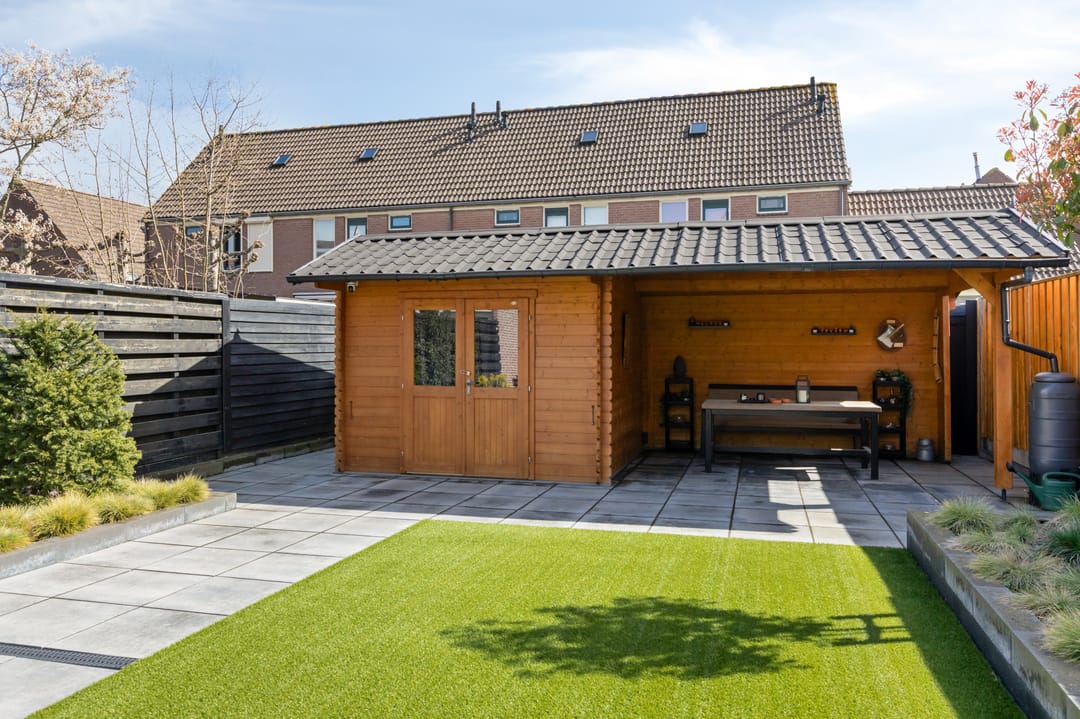 Well-maintained semi-detached home with garden and courtyard location — 39