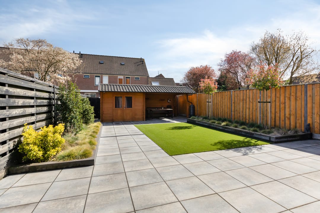 Well-maintained semi-detached home with garden and courtyard location — 37