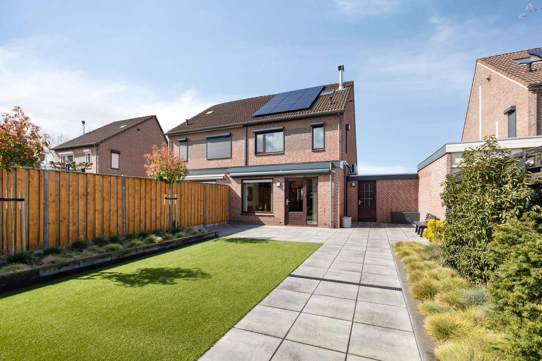 Well-maintained semi-detached home with garden and courtyard location — 42