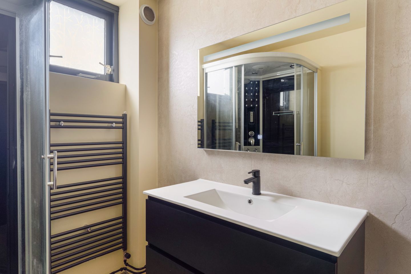 Foto 25 van Haarmos 10