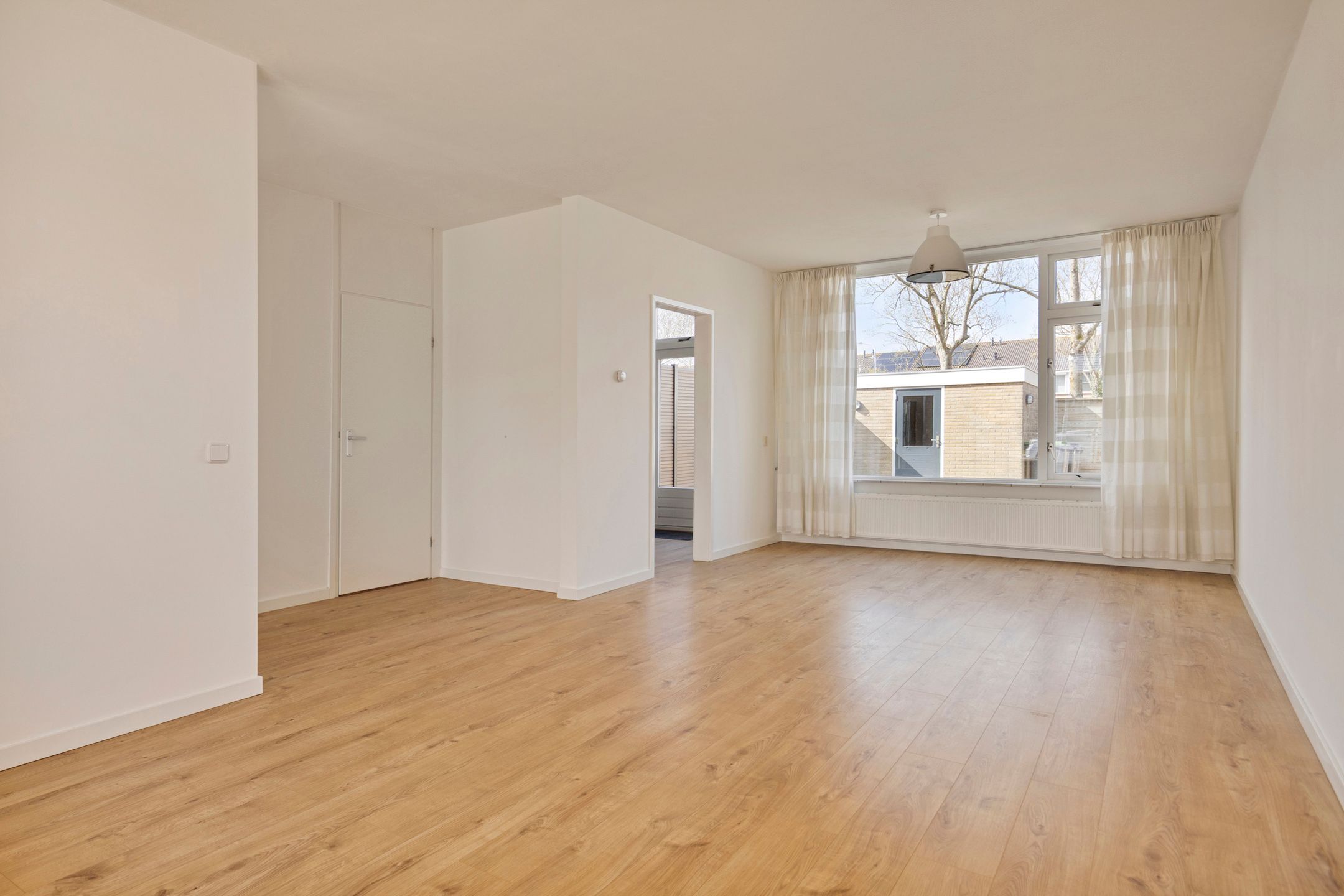 Photo 9 of Van Hogendorplaan 34