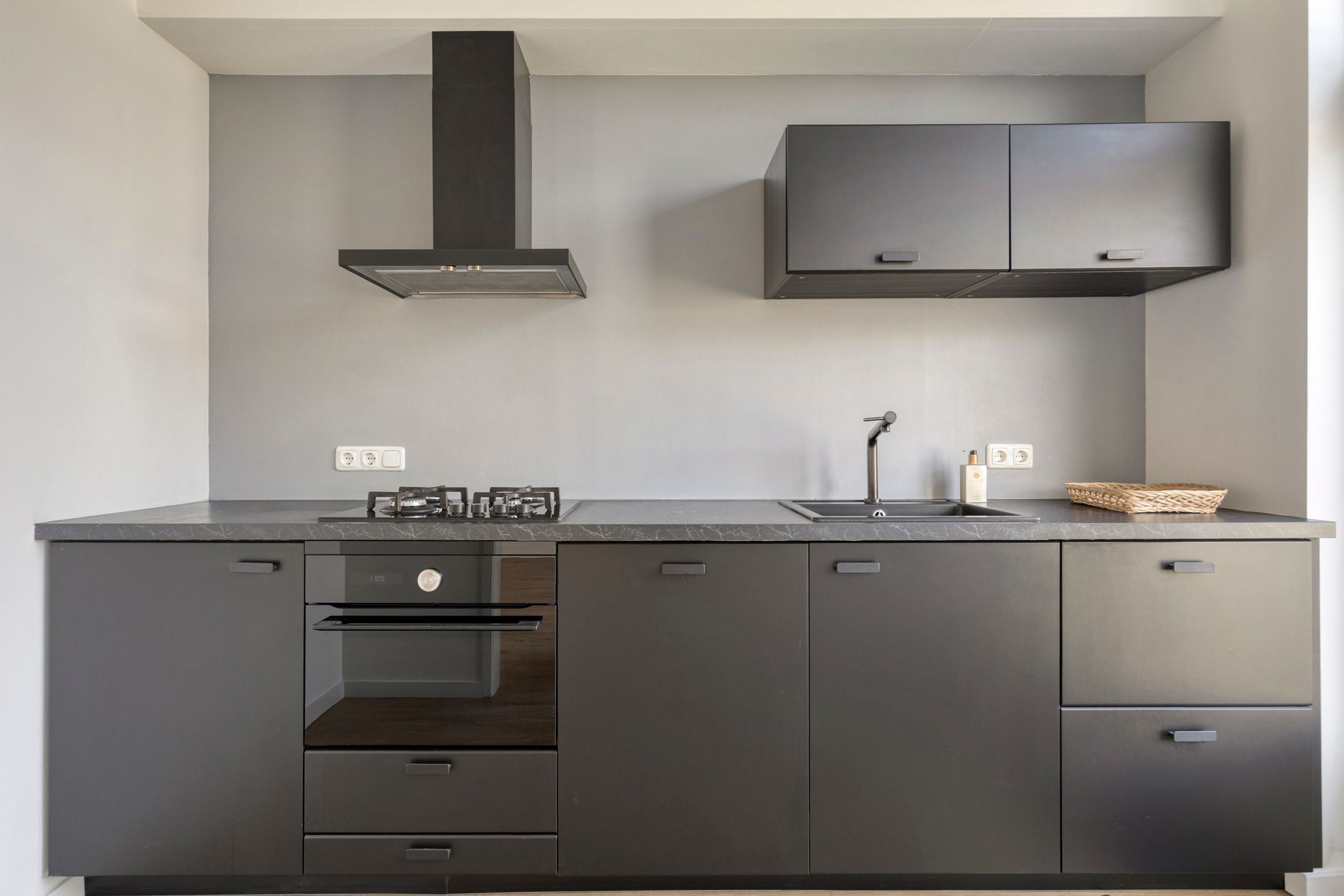 Photo 15 of Van Hogendorplaan 34