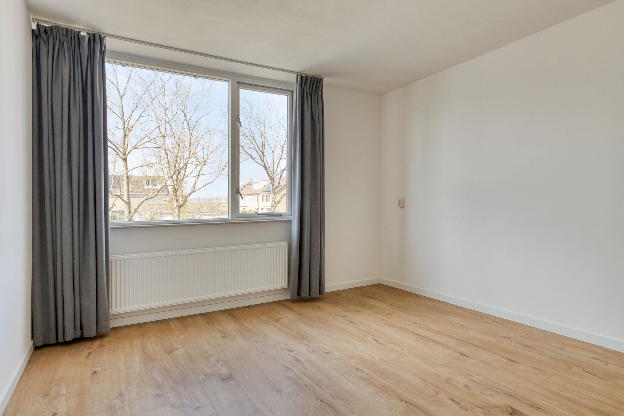 Photo 21 of Van Hogendorplaan 34