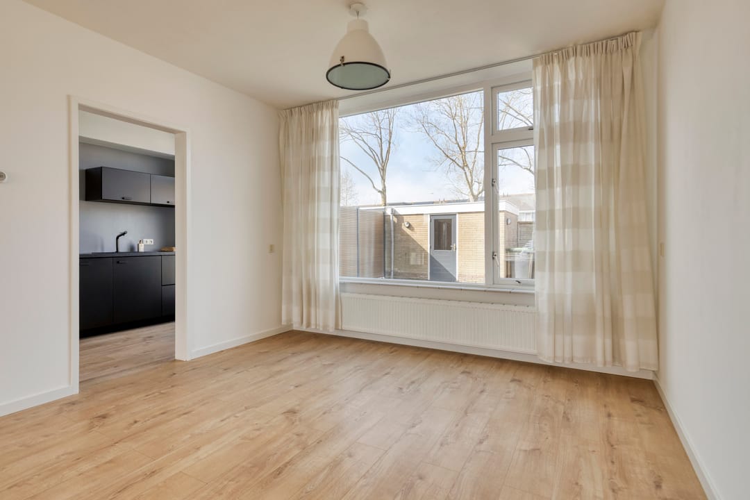 Photo 11 of Van Hogendorplaan 34