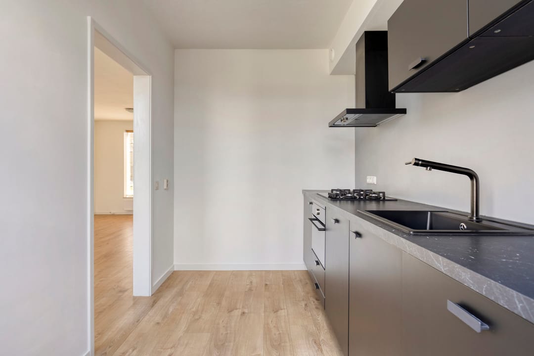 Photo 17 of Van Hogendorplaan 34