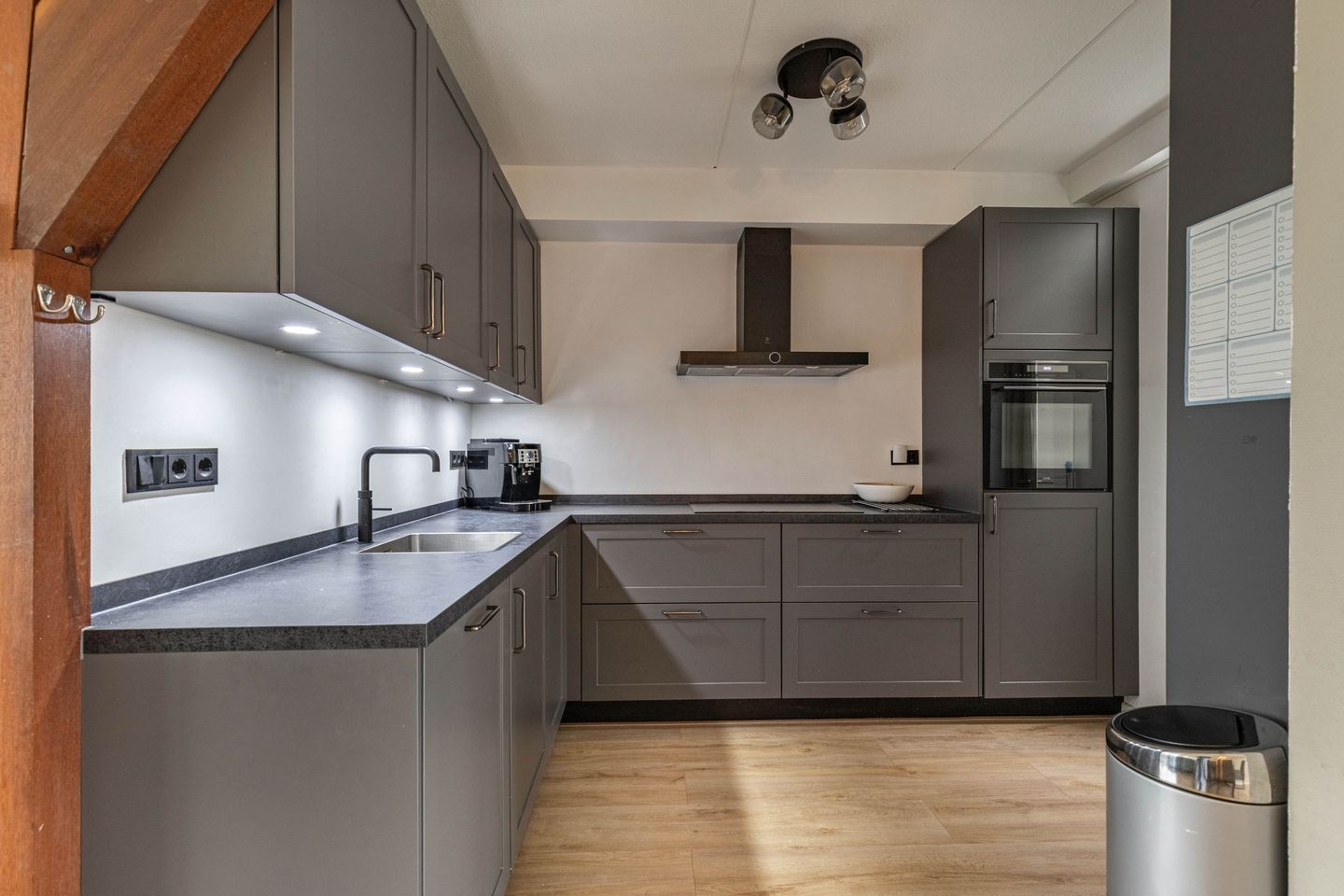 Spacious corner house with 4 bedrooms, carport and extended living area near village centre — 16