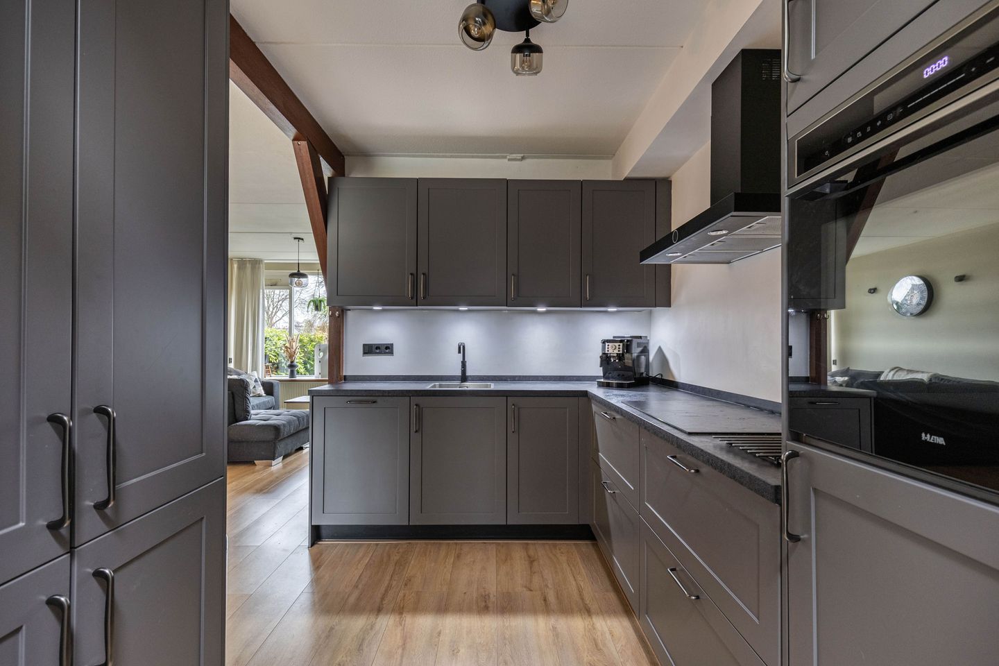 Spacious corner house with 4 bedrooms, carport and extended living area near village centre — 17