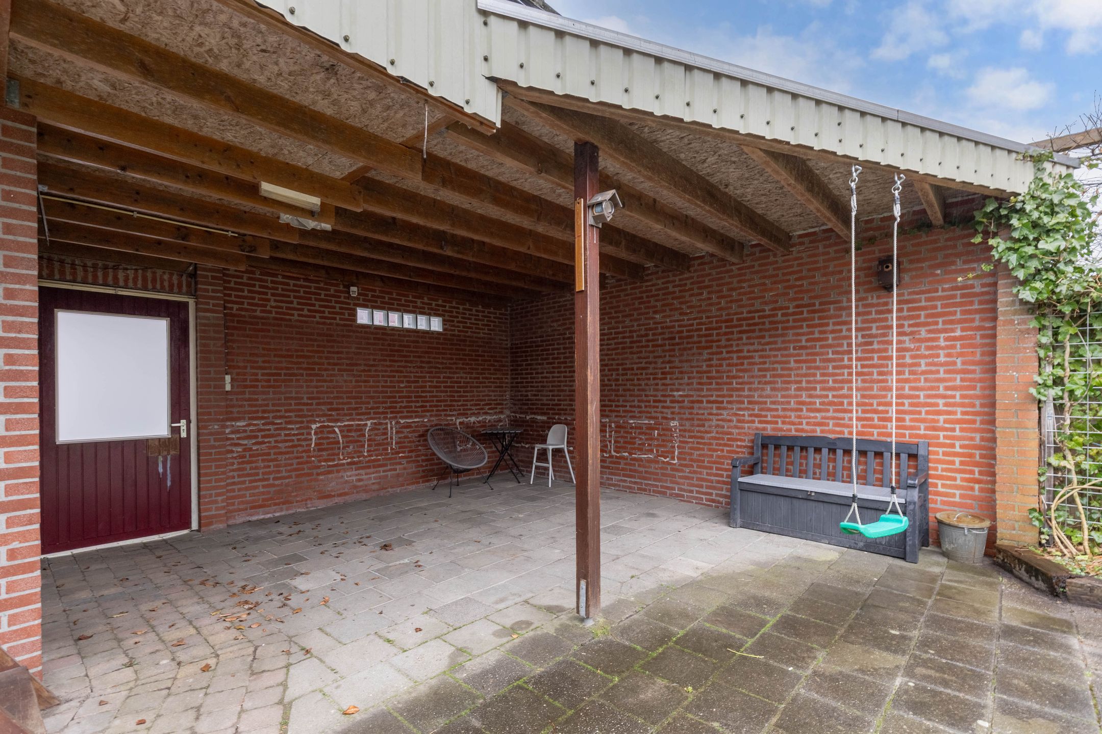 Spacious corner house with 4 bedrooms, carport and extended living area near village centre — 35