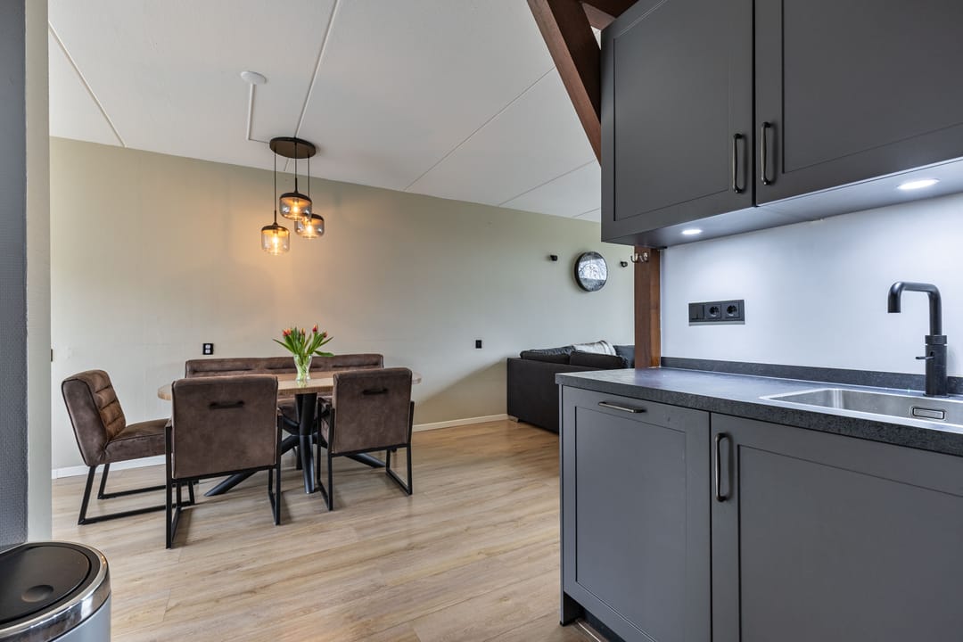 Spacious corner house with 4 bedrooms, carport and extended living area near village centre — 19