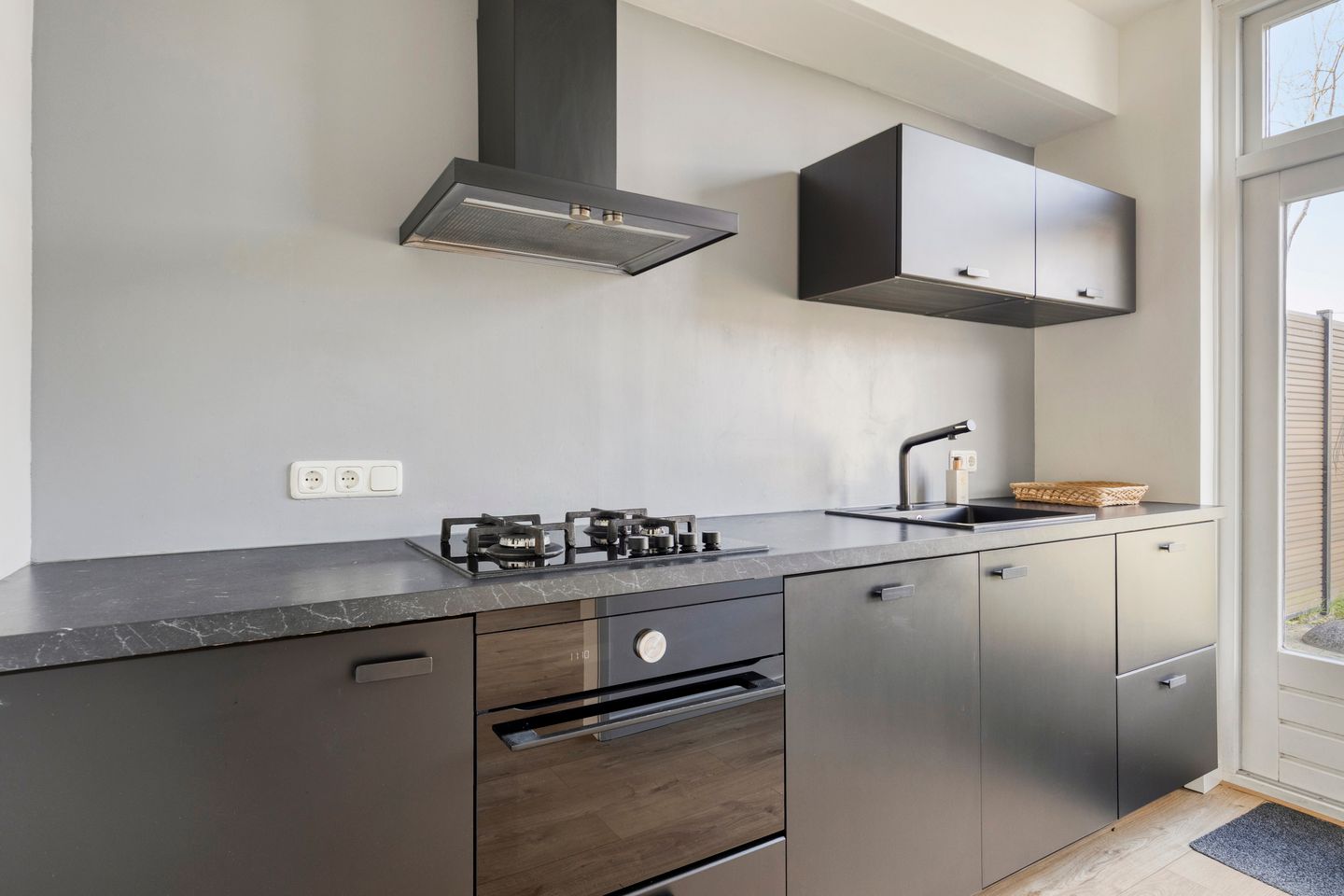 Photo 14 of Van Hogendorplaan 34