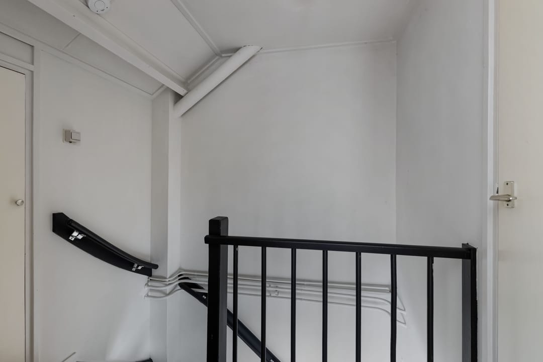 Spacious corner house with 4 bedrooms, carport and extended living area near village centre — 28