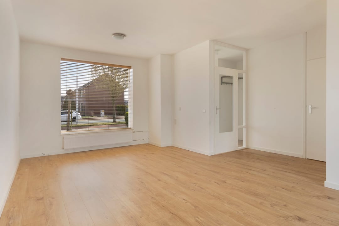 Photo 8 of Van Hogendorplaan 34