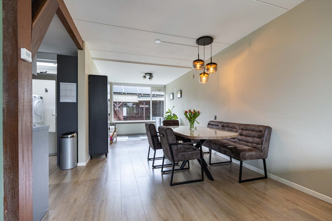 Spacious corner house with 4 bedrooms, carport and extended living area near village centre — 13