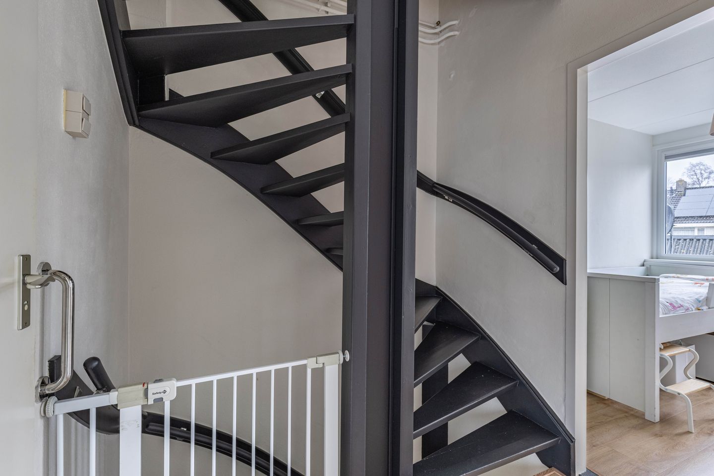 Spacious corner house with 4 bedrooms, carport and extended living area near village centre — 22